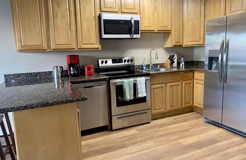 Upper Market Apartment | ❤️ Twin Peaks, Luxury Apt, Great View, Parking, Laundry, BBQ, Patio