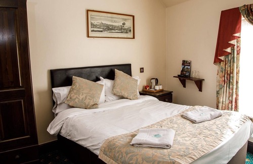 Bordesley House | Twin Room 4 at the Old Crown Hotel