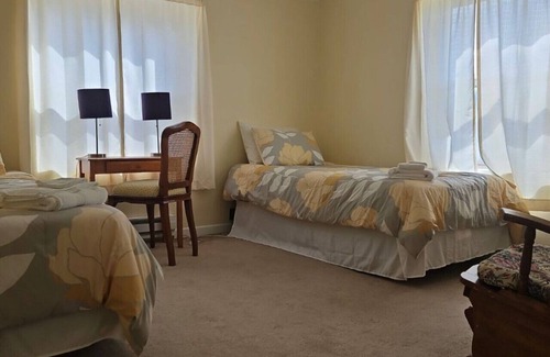 Gaston Cabin | Twin room near Hillsboro