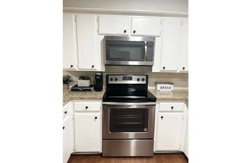 North Arlington House | Twin Trees is minutes from Cowboys stadium!