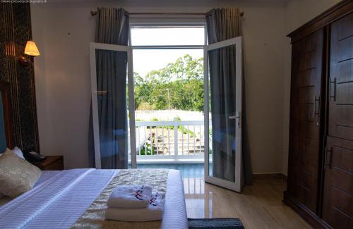 Nuwara Eliya Hotel | Twin Villa Red - Cozy Colonial Villa with Mountain View