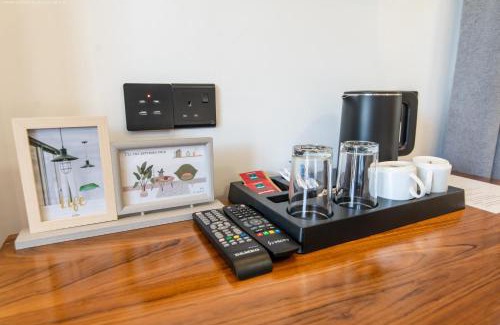Nuwara Eliya Hotel | Twin Villa Red - Cozy Colonial Villa with Mountain View