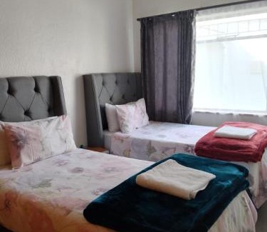 Goodwood House | Twinex Accommodation Parow