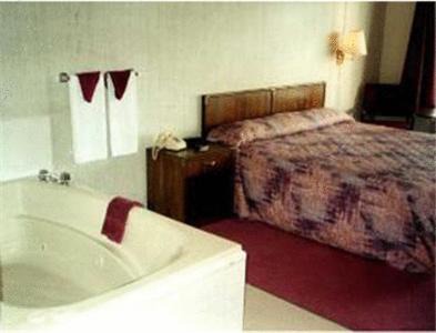 Branson Theater District Hotel | Twinkle Inn