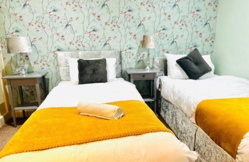 Rochester House | Twist of Tranquility in Rochester