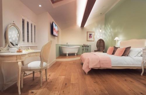 Kendal House | Twitchers Cottage