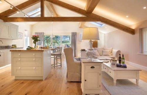 Kendal House | Twitchers Cottage