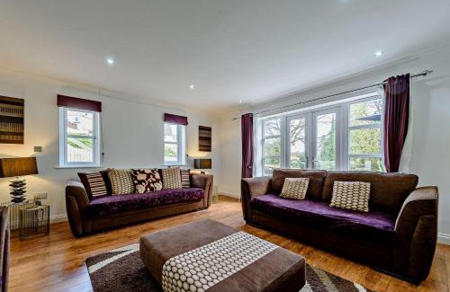 Tenby House | Twmbarlwm