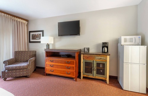 Kohls Ranch Apartment | Two Beautiful Units! Ultimate Outdoor Group Getaway! Pool, Near Hiking