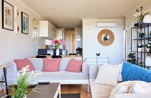 Adelaide Apartment | Two bed Apartment with fabulous sea veiws