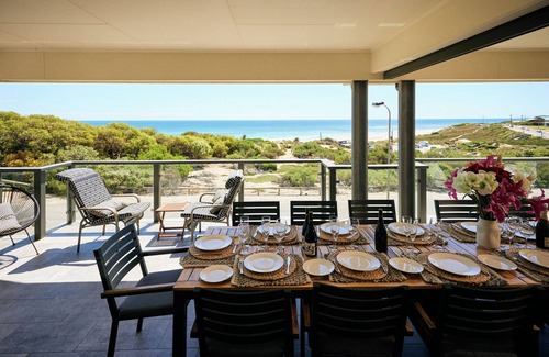 Adelaide Apartment | Two bed Apartment with fabulous sea veiws