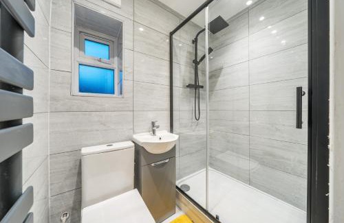 Runnymede Apartment | Two Bed Home In the Heart of Egham