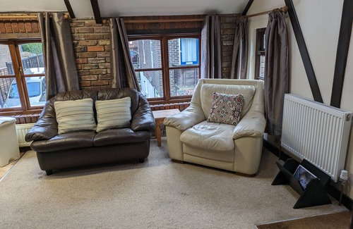Tring Cottage | Two Bed Ornate cottage/apartment near centre of Tring