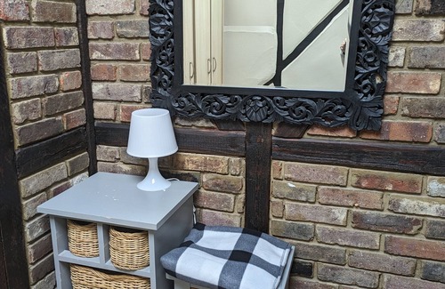 Tring Cottage | Two Bed Ornate cottage/apartment near centre of Tring