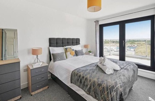 George Green Apartment | Two Bed Penthouse With Wrap Around Balcony