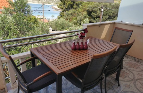 Drvenik Mali Apartment | Two bedroom apartment with terrace and sea view Drvenik Mali, Drvenik (A-16787-b)
