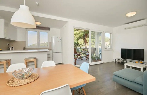 Sobra Apartment | Two bedroom apartment near beach Sobra, Mljet (A-22343-a)
