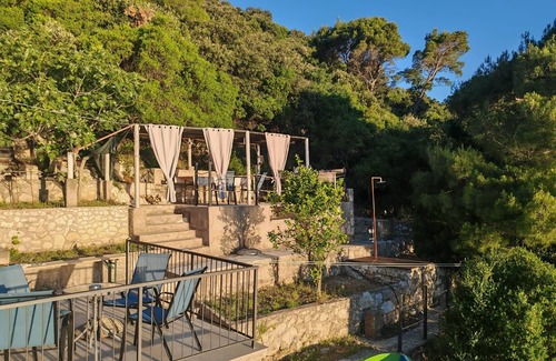 Sobra Apartment | Two bedroom apartment with terrace and sea view Sobra, Mljet (A-24530-a)