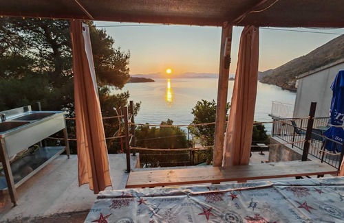Sobra Apartment | Two bedroom apartment with terrace and sea view Sobra, Mljet (A-24530-a)