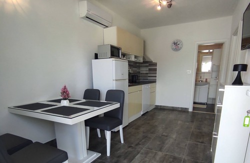 Dubrava Apartment | Two bedroom apartment with air-conditioning Luka Dubrava, Pelješac (A-24567-a)