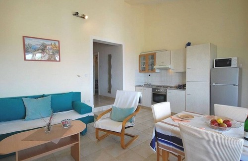 Marsici Apartment | Two bedroom apartment with balcony and sea view Kremenići, Krk (A-21724-b)