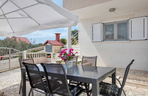 Podglavica Apartment | Two bedroom apartment with terrace and sea view Stupin Čeline, Rogoznica (A-19462-b)