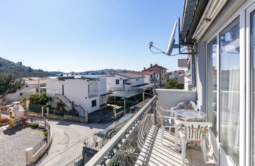 Podglavica Apartment | Two bedroom apartment with balcony and sea view Stupin Čeline, Rogoznica (A-23812-b)