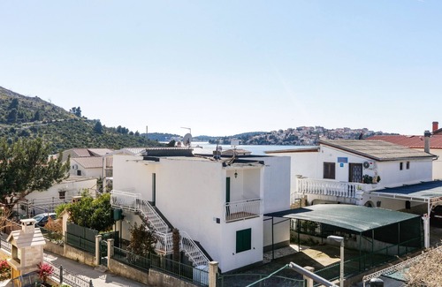 Podglavica Apartment | Two bedroom apartment with balcony and sea view Stupin Čeline, Rogoznica (A-23812-b)