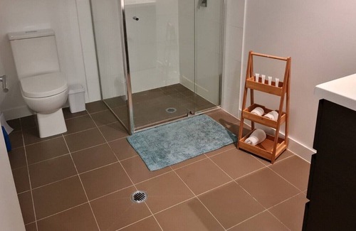Liverpool Apartment | Two bedroom apartment with swimming pool