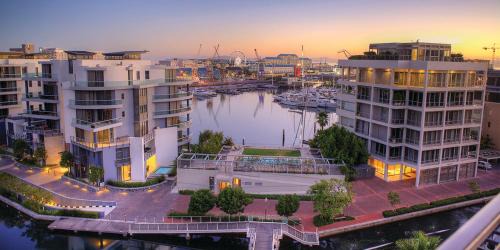 Victoria and Alfred Waterfront Apartment | Two Bedroom Apartment - fully furnished and design