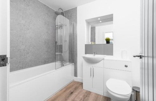 Smethwick Apartment | Two Bedroom Apartment - Balcony - Secure Parking - Top Rated - Underfloor Heating - 2MC