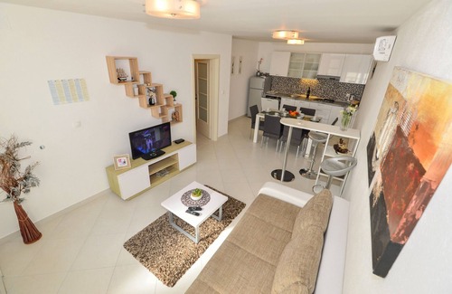 Donja luka Apartment | Two bedroom apartment with terrace Makarska (A-22419-a)