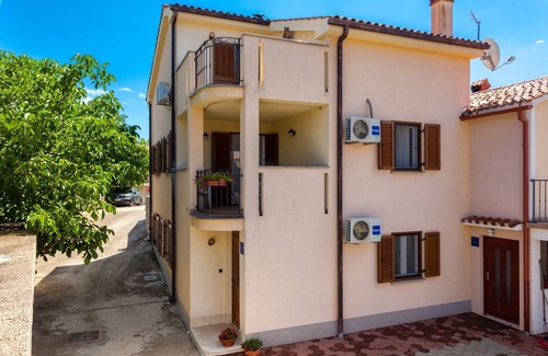 Porat Apartment | Two bedroom apartment with terrace Porat, Krk (A-19272-a)