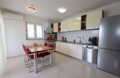 Barusici Apartment | Two bedroom apartment with terrace Barušići, Krk (A-19369-a)
