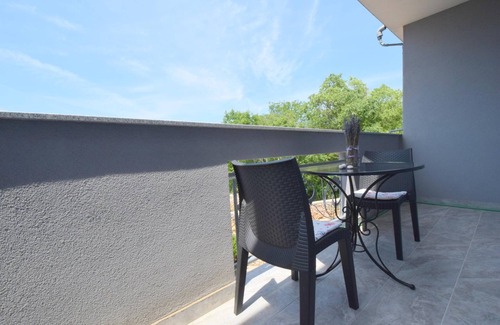 Gabonjin Apartment | Two bedroom apartment with balcony Gabonjin, Krk (A-19413-a)