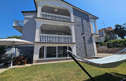 Barusici Apartment | Two bedroom apartment with terrace Barušići, Krk (A-23673-a)