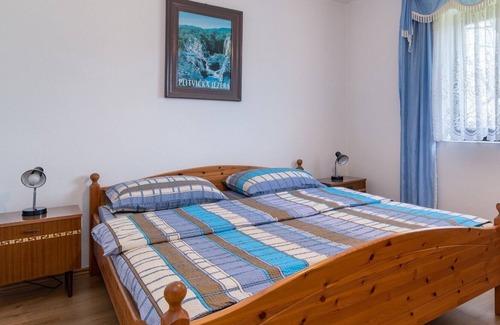 Seliste Dreznicko Apartment | Two bedroom apartment (pet friendly) Seliste Dreznicko, Plitvice (A-20907-c)