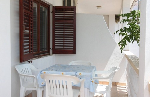 Kustici Apartment | Two bedroom apartment near beach Kustići, Pag (A-6355-e)