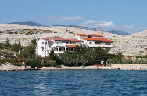 Kustici Apartment | Two bedroom apartment near beach Kustići, Pag (A-6376-e)