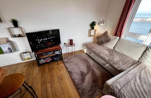 Barry Apartment | Two bedroom apartment in Barry-close to beach