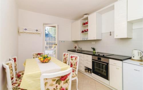 Kremena Apartment | Two-Bedroom Apartment In Klek