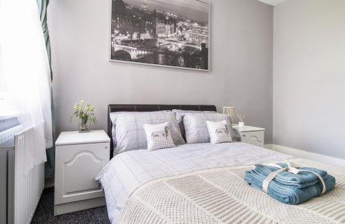Brent Apartment | Two Bedroom Apartment in London Harlesden