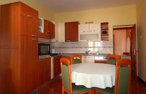 Metajna Apartment | Two bedroom apartment near beach Metajna, Pag (A-6289-f)