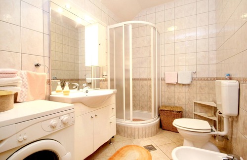 Racisce Apartment | Two bedroom apartment near beach Račišće, Korčula (A-4344-a)