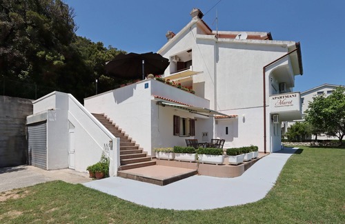 Rab Town Apartment | Two bedroom apartment near beach Supetarska Draga - Gonar, Rab (A-18650-a)