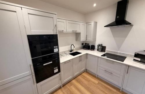 Newport Apartment | Two bedroom Apartment -Private off road parking