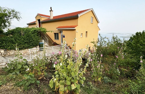 Orebic Apartment | Two bedroom apartment with terrace and sea view Orebić, Pelješac (A-16326-a)