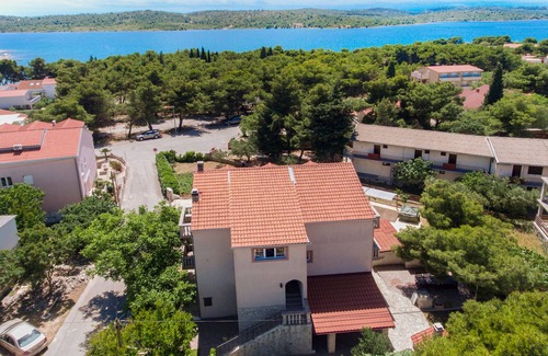 Pirovac Apartment | Two bedroom apartment with terrace Pirovac, Šibenik (A-6280-a)