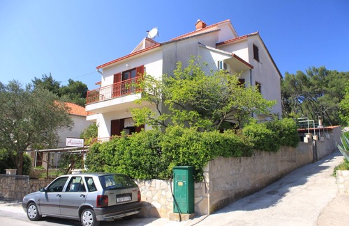 Vrboska Apartment | Two bedroom apartment with balcony Vrboska, Hvar (A-8748-b)
