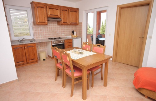 Bozava Apartment | Two bedroom apartment with terrace and sea view Božava, Dugi otok (A-8098-c)